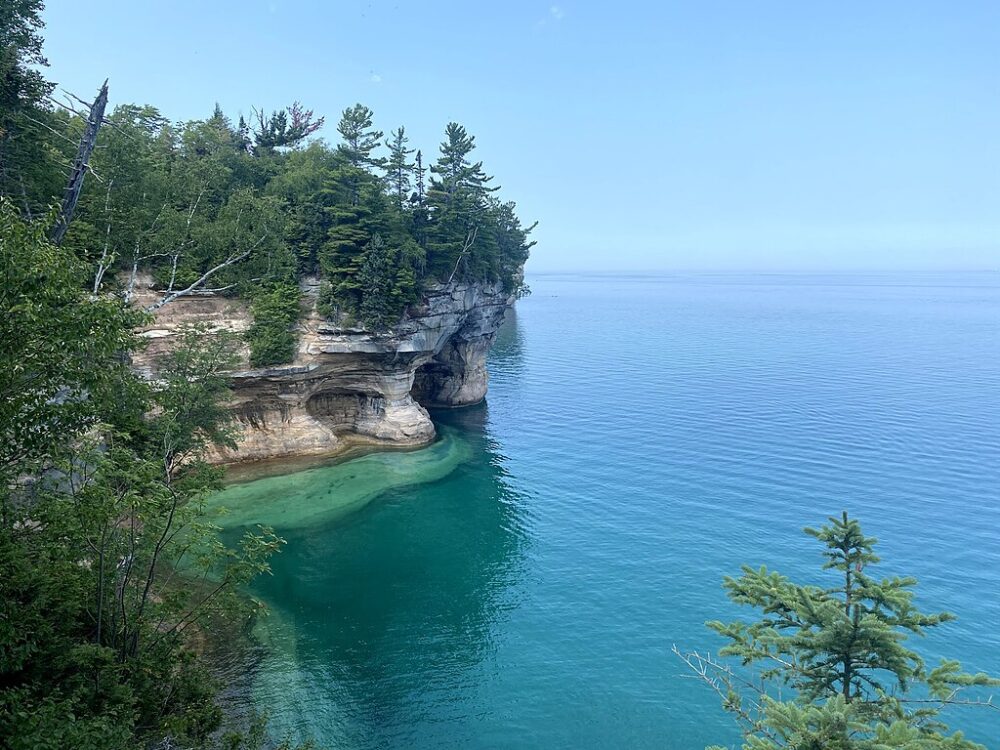 Lake_Superior_Picture_from_Pictured_Rocks_National_Lakeshore